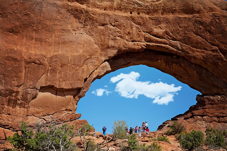 people standing on rock formation hole during daytime, moab HD wallpaper