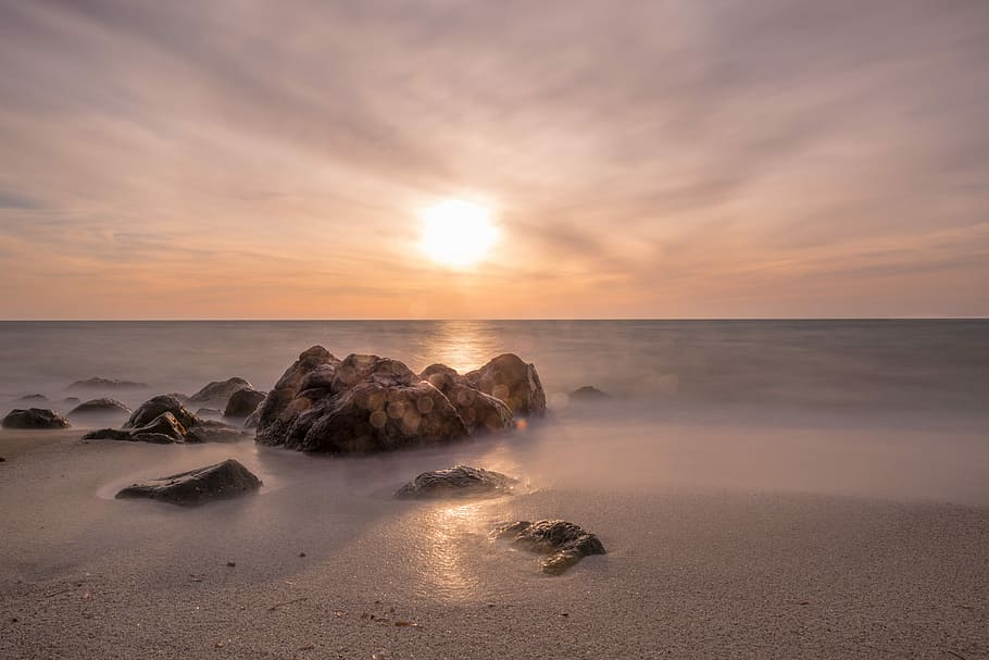photo of rock in seashore, rock formation on seashore during goldenhour HD wallpaper