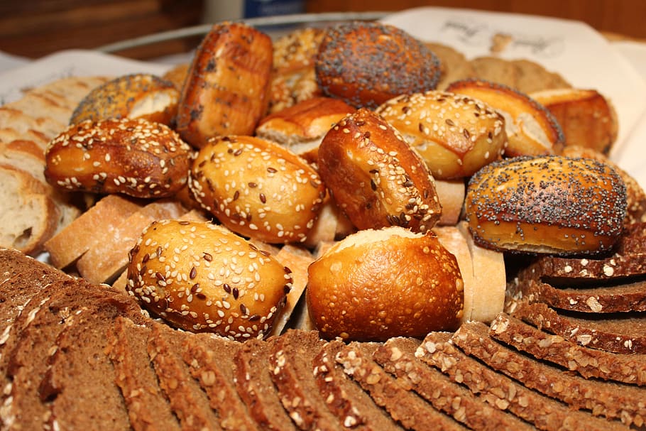 bunch of pastries, roll, bread basket, rye, brown bread, disc HD wallpaper