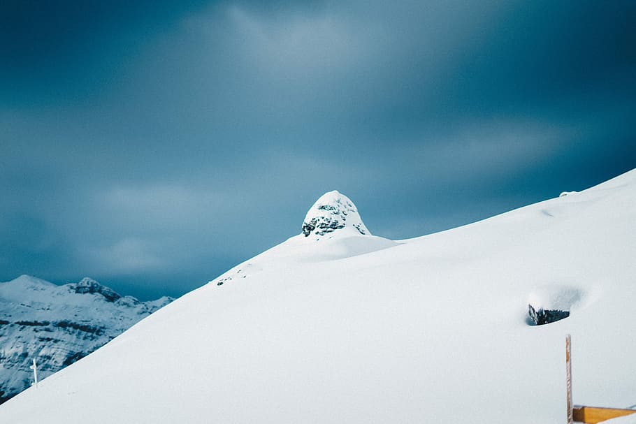 mountain covered by snow, mountain filled of snow under blue sky HD wallpaper
