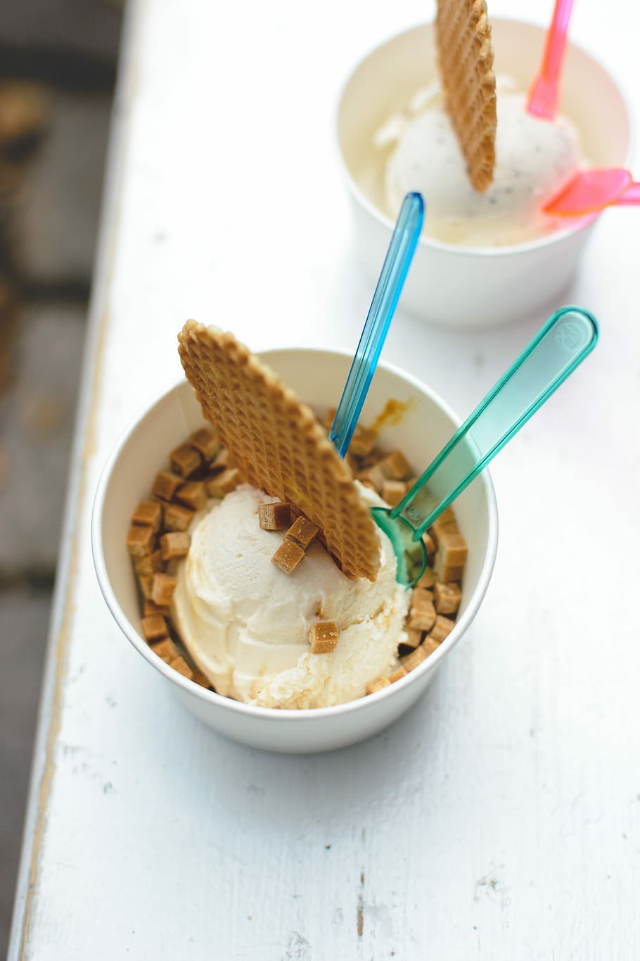 Vanilla ice cream outside, close up, dessert, sweet, treat, white, HD wallpaper