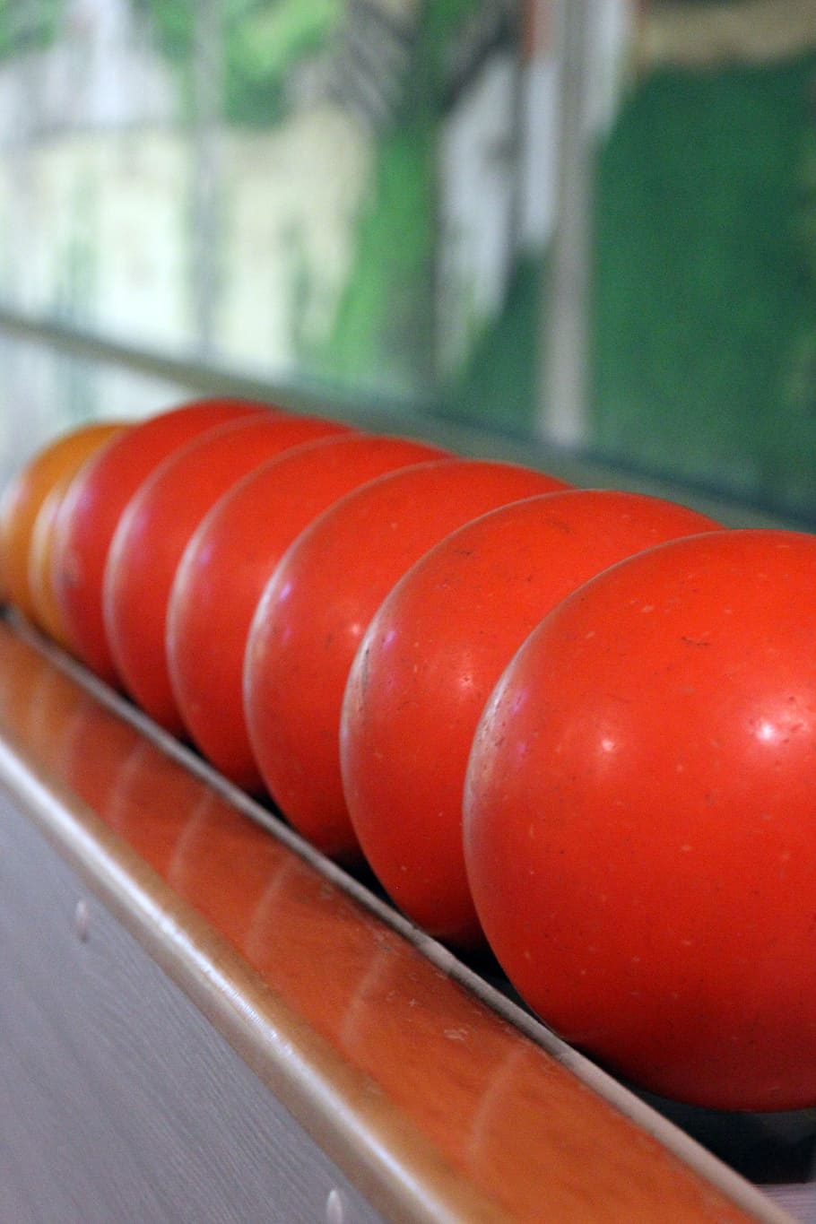 bowling, ball, red, table, tomato, still life, no people, close-up HD wallpaper