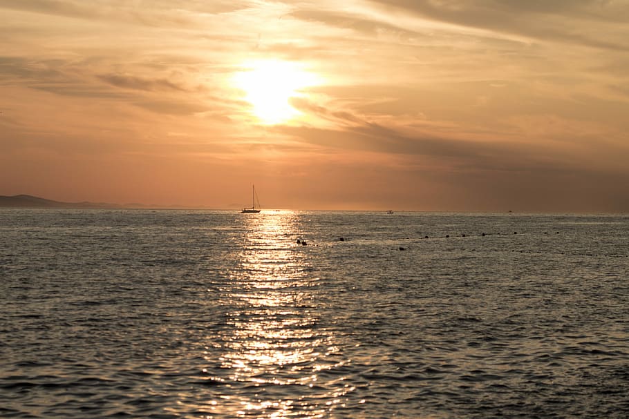 sun rays reflects on calm body of water, sunset, zadar, light HD wallpaper