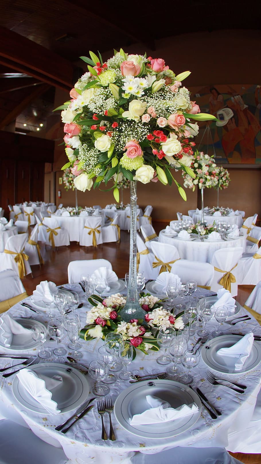 white and pink flower bouquet centerpiece, ecuador, rose, wedding HD wallpaper