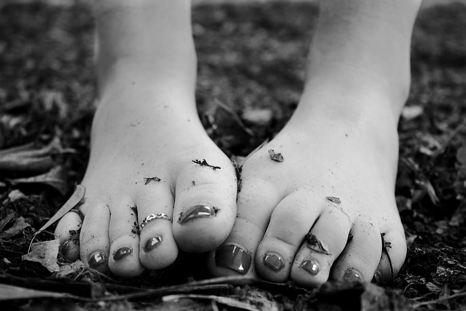 Female feet 1080P, 2K, 4K, 5K HD wallpapers free download