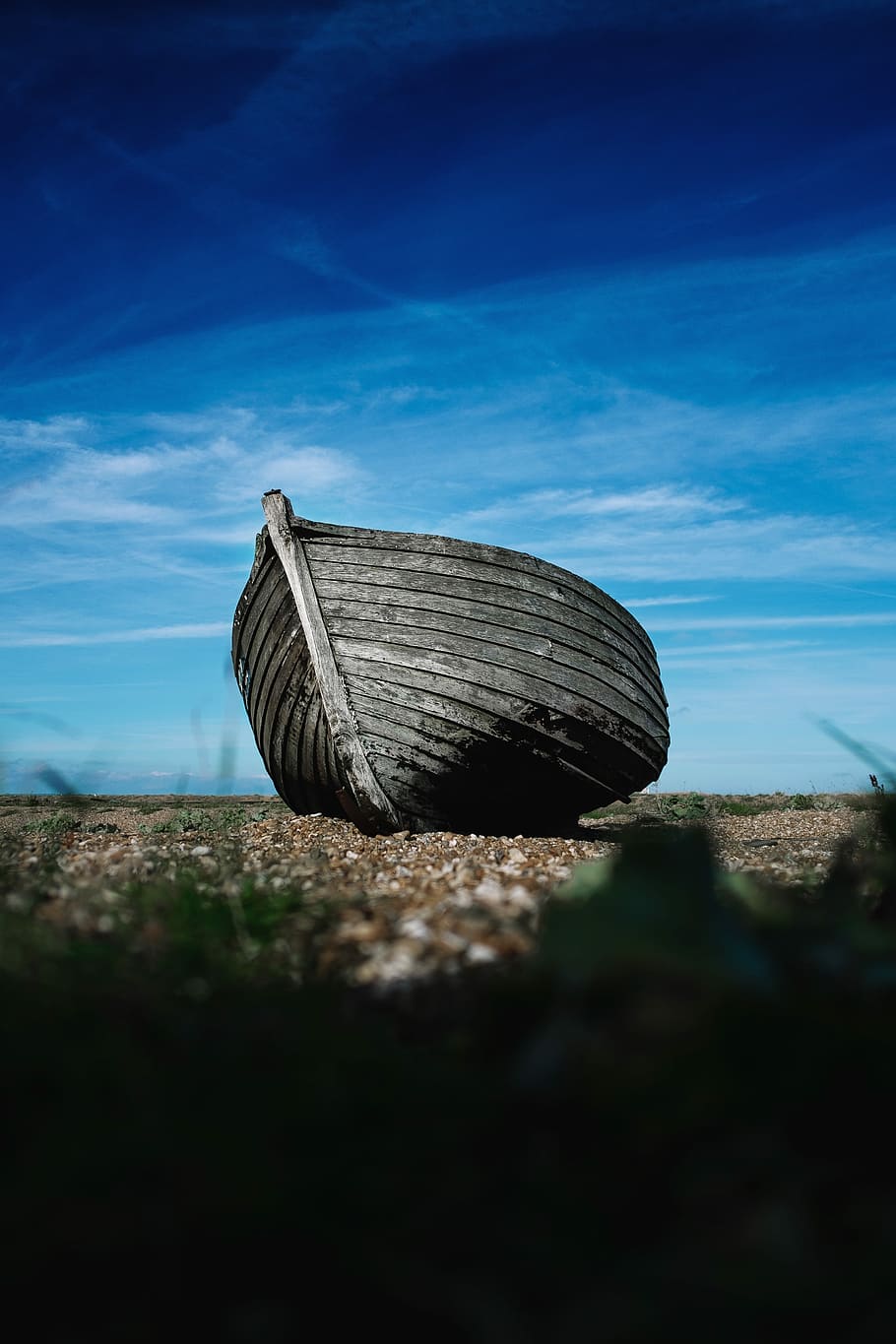shallow focus photography of boat on coast, canoe boat, sky, beach HD wallpaper