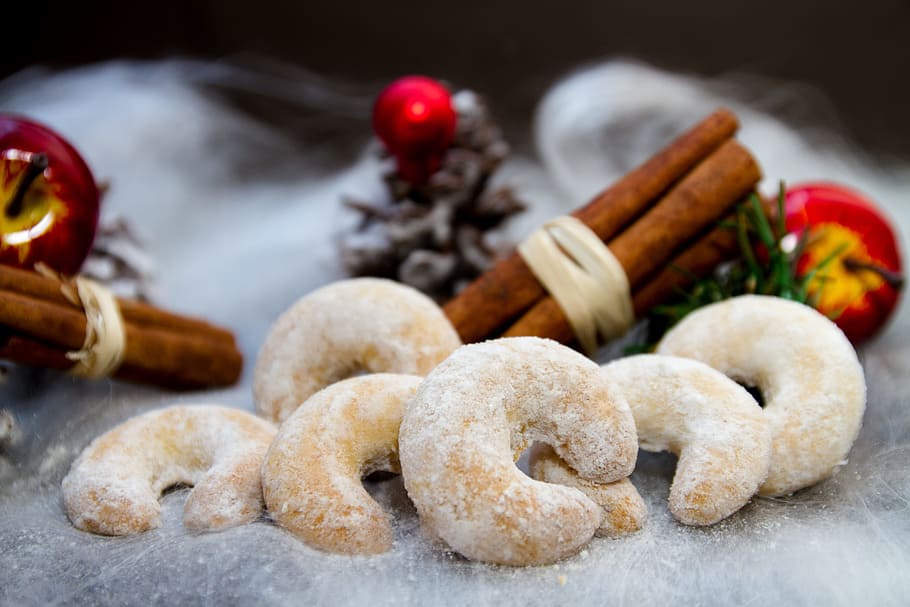 brown and white cashew nuts, christmas, vanillekipferl, cookies