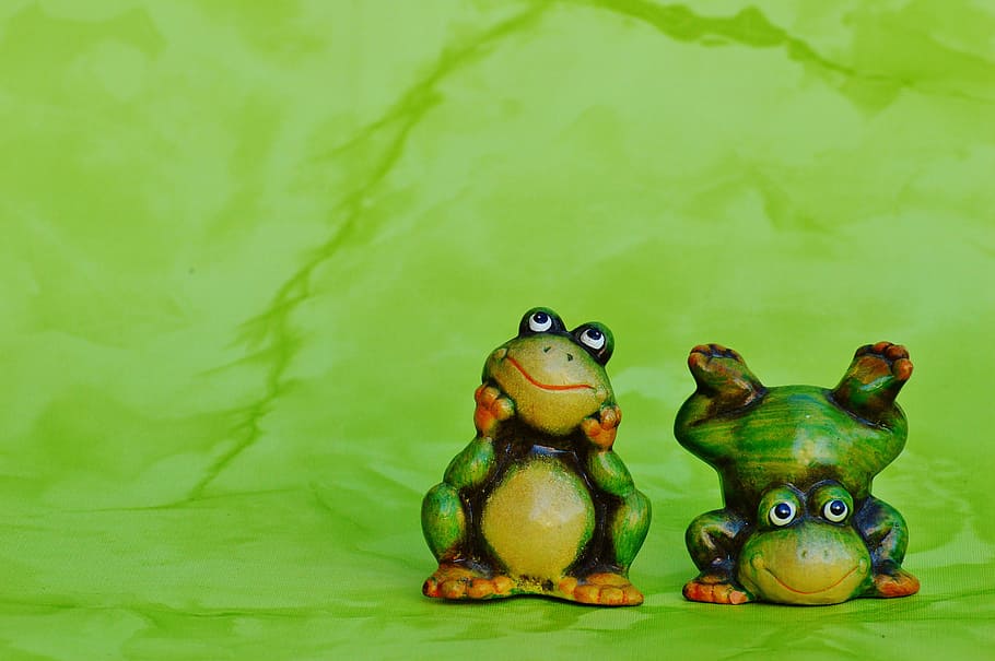 frogs, figure, funny, green, animal, cute, sweet, animal world HD wallpaper