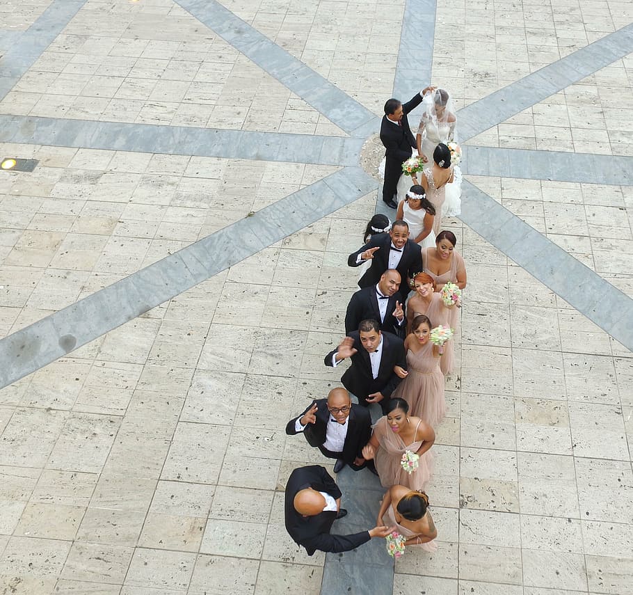 aerial photo of couple and grooms men and brides maid forming line HD wallpaper