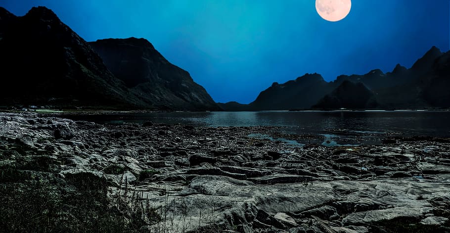 calm water of the ocean behind mountains under fullmoon, landscape HD wallpaper