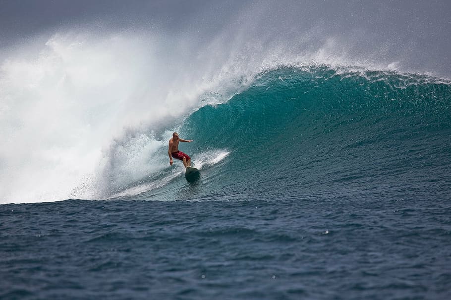 big-waves-surfer-power-bravery.jpg