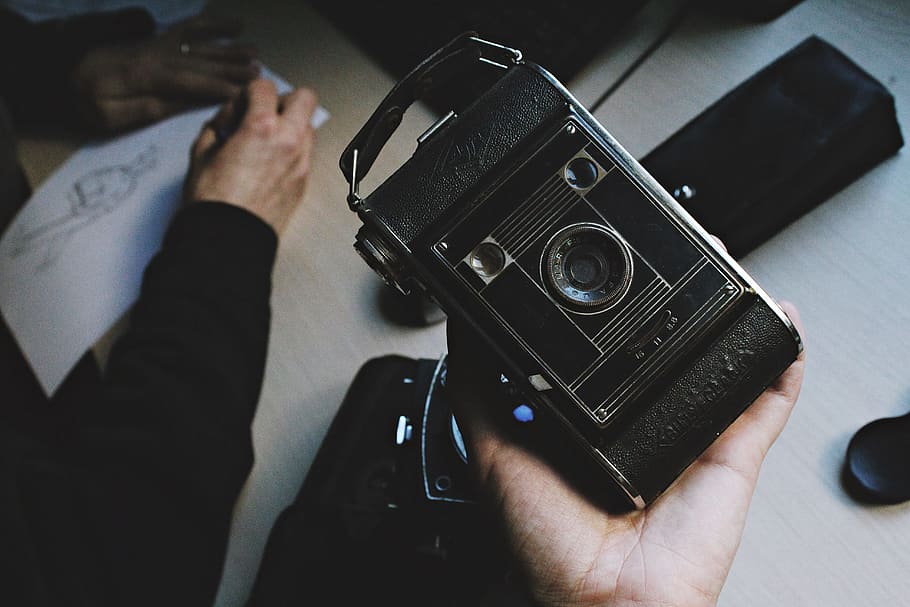Film, person holding black vintage camera, camera - Photographic Equipment HD wallpaper