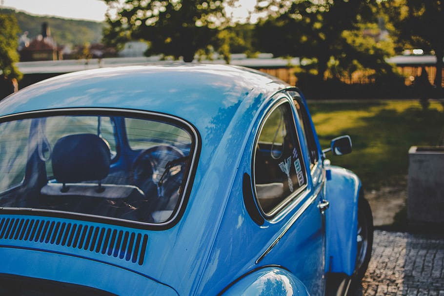 bokeh shot of blue Volkswagen Beetle, blue Volkswagen Beetle coup parked near field HD wallpaper