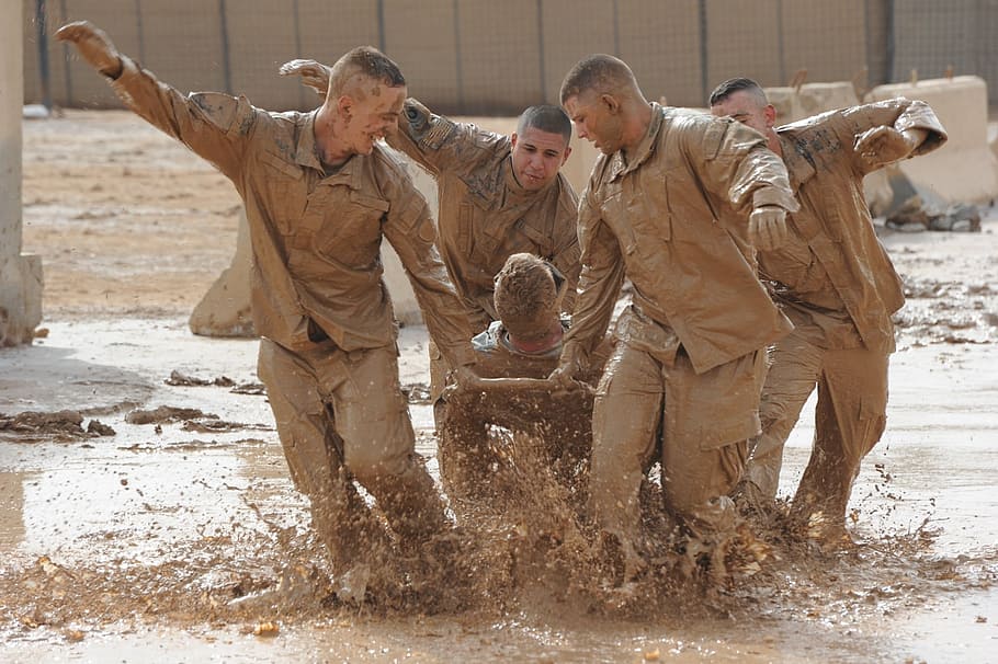 group of mens in brown mud during daytime, teamwork training exercise HD wallpaper
