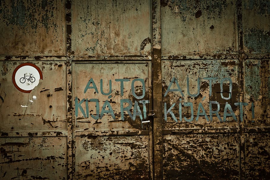 auto auto text, old, garage, door, rust, iron, budapest, exit HD wallpaper