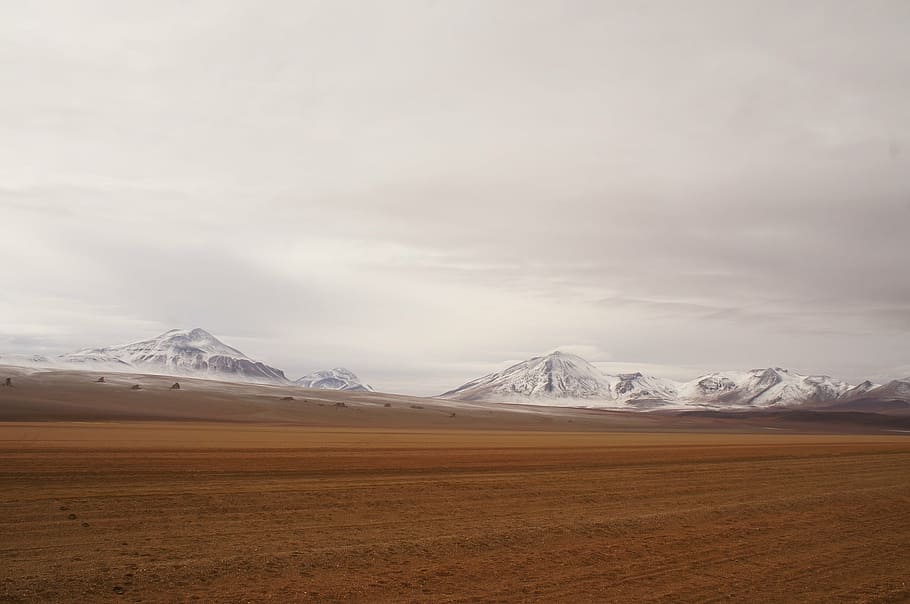 snow-covered mountain under white clouds at daytime, highland HD wallpaper