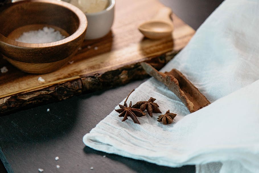 Cooking spices, brown leaf on white textile, anise, table cloth HD wallpaper