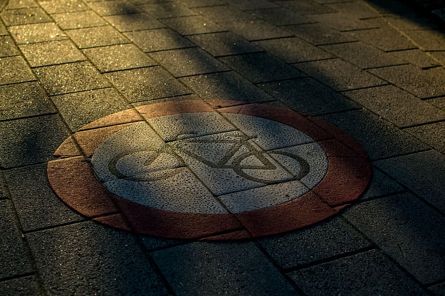 shield, shadow, directory, signposts, wise direction, sun, note HD wallpaper