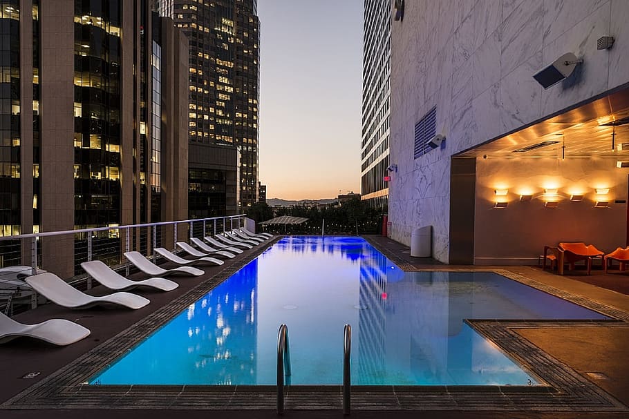 white plastic lounges beside pool, swimming, rooftop, hotel HD wallpaper