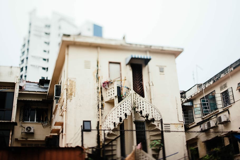 spiral stair beside white structure, white painted building, steps HD wallpaper