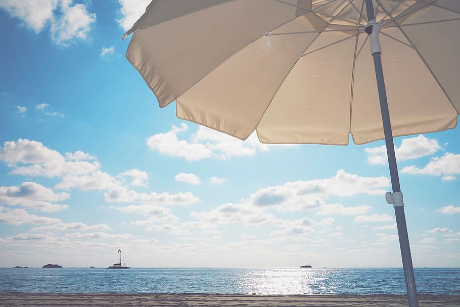 white umbrella photo in front sea shore, beach, parasol, vacations HD wallpaper