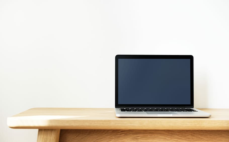 laptop on brown wooden table, device, digital device, macbook HD wallpaper