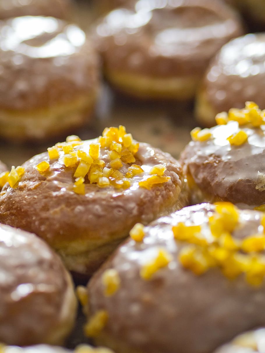 shallow focus photography of baked brownies, donuts, pastries HD wallpaper