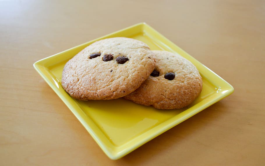 cookie, biscuit, bake, plate, chocolate, chips, snacks, pastry HD wallpaper