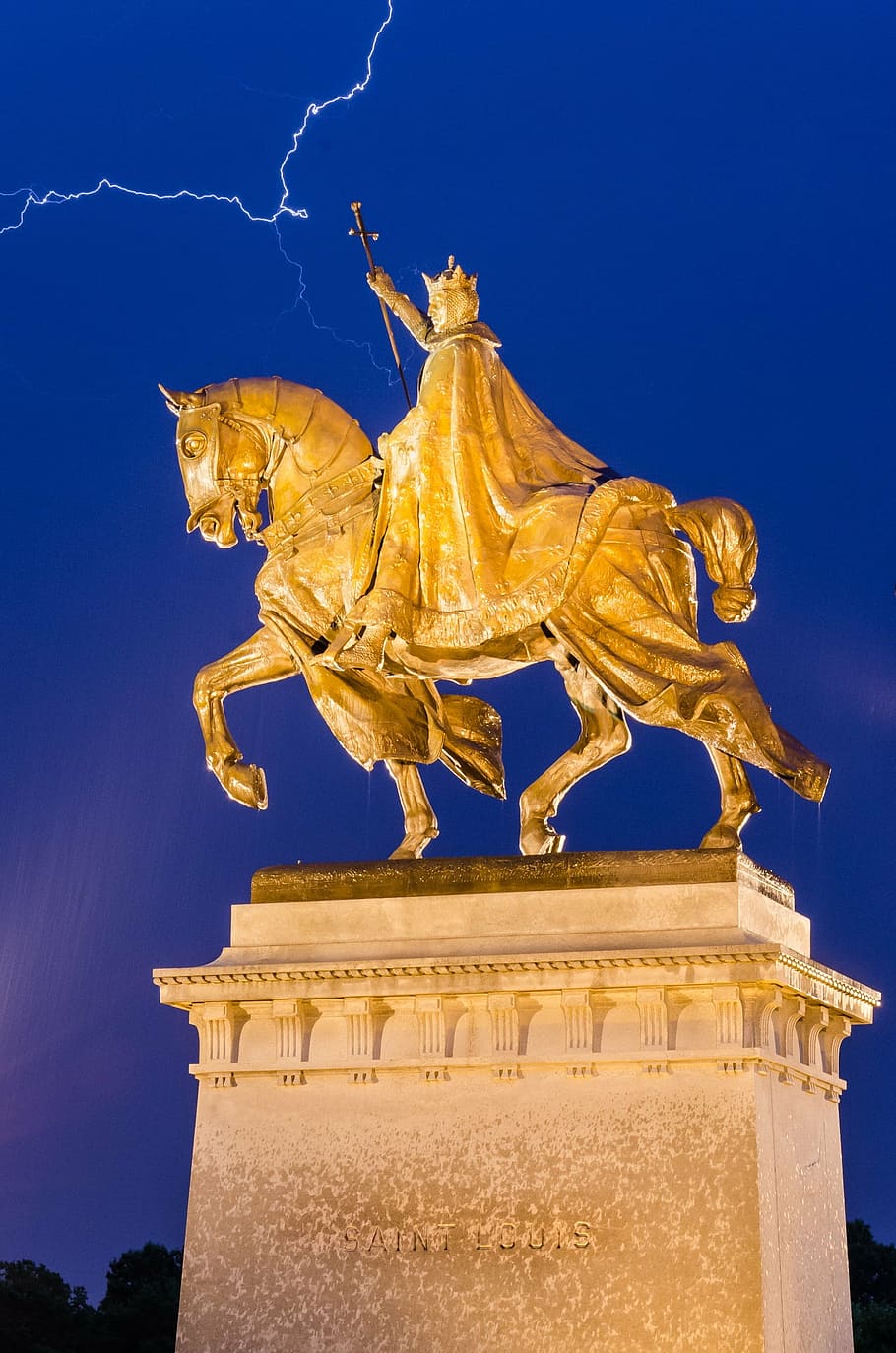 man riding horse statue, french king louis ix, france, lightning, HD wallpaper