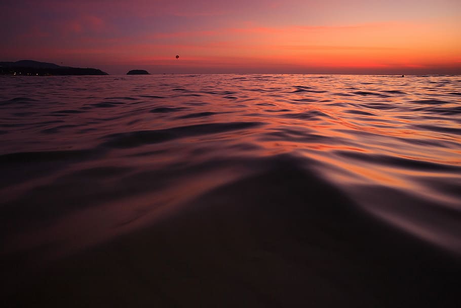 body of water wit waves, clear water during golden hour, texture HD wallpaper