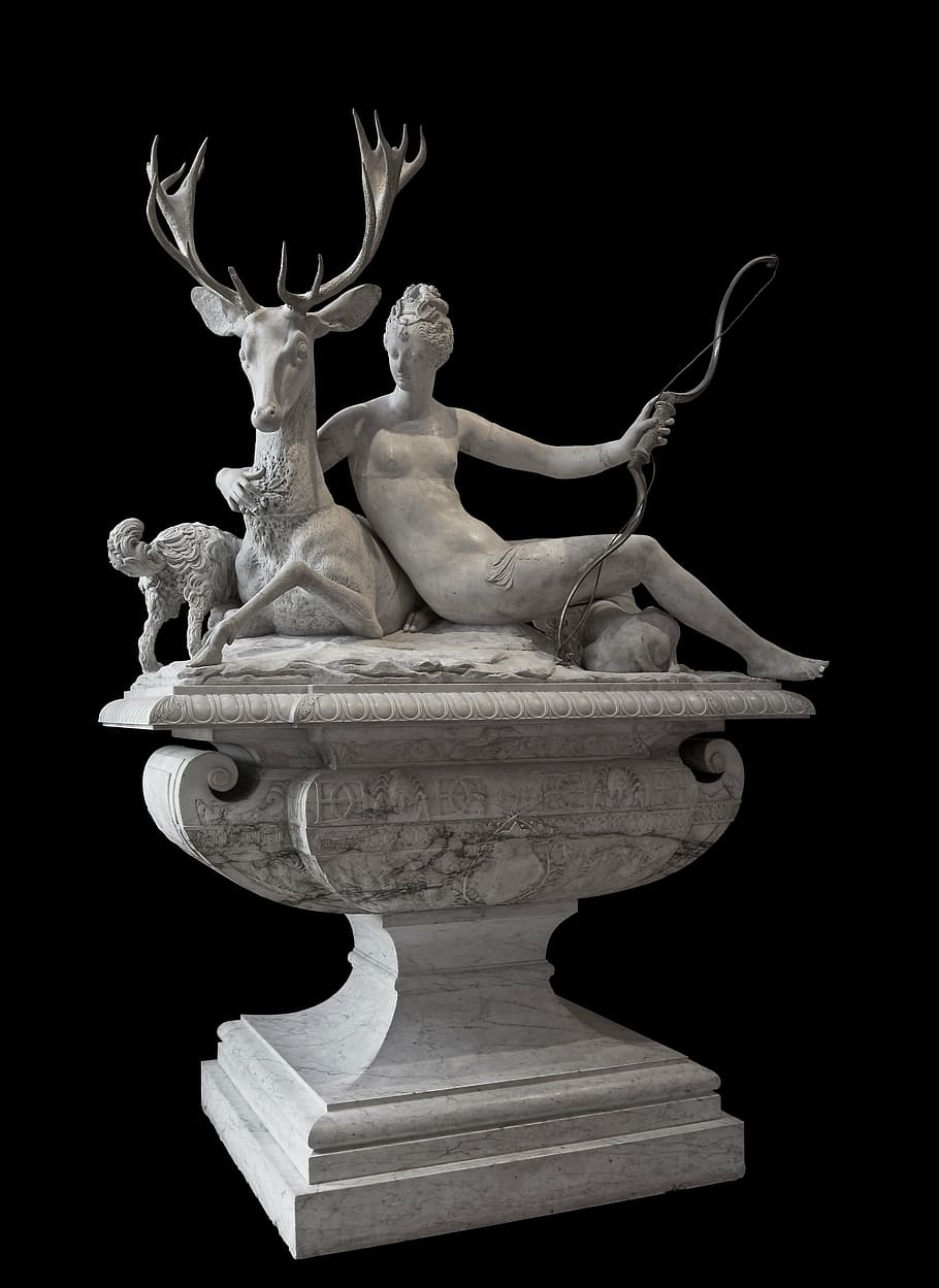woman sitting beside deer statue, fountain, princess diana gedenkbrunnen