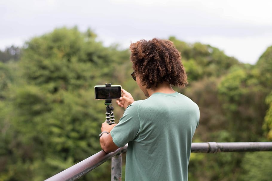 photography of man taking a selfie, man holding black monopod with smartphone taking photo, HD wallpaper