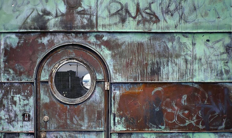 closed brown metal door, untitled, Ageing, graffiti, wall, rusty HD wallpaper