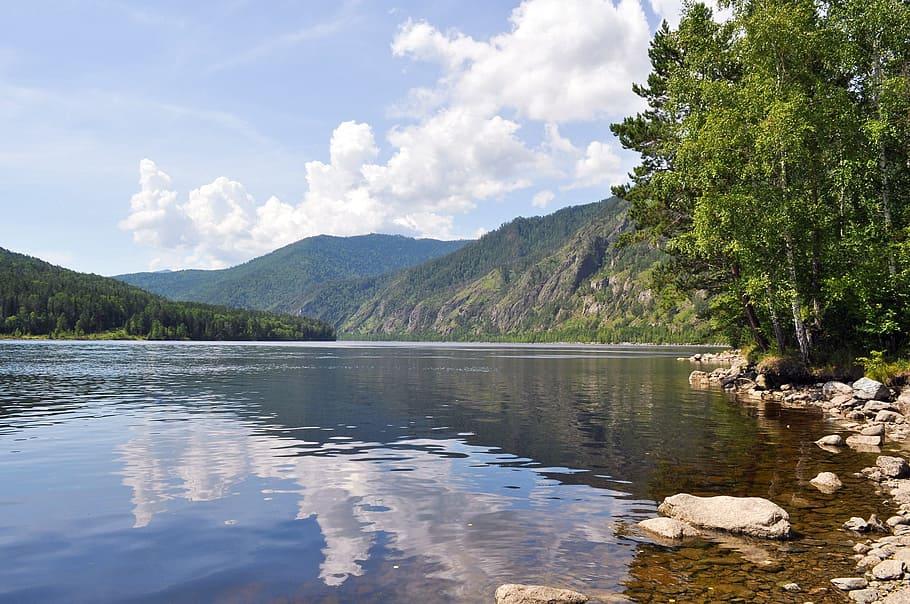 calm body of water beside trees near mountain, clouds, forests HD wallpaper