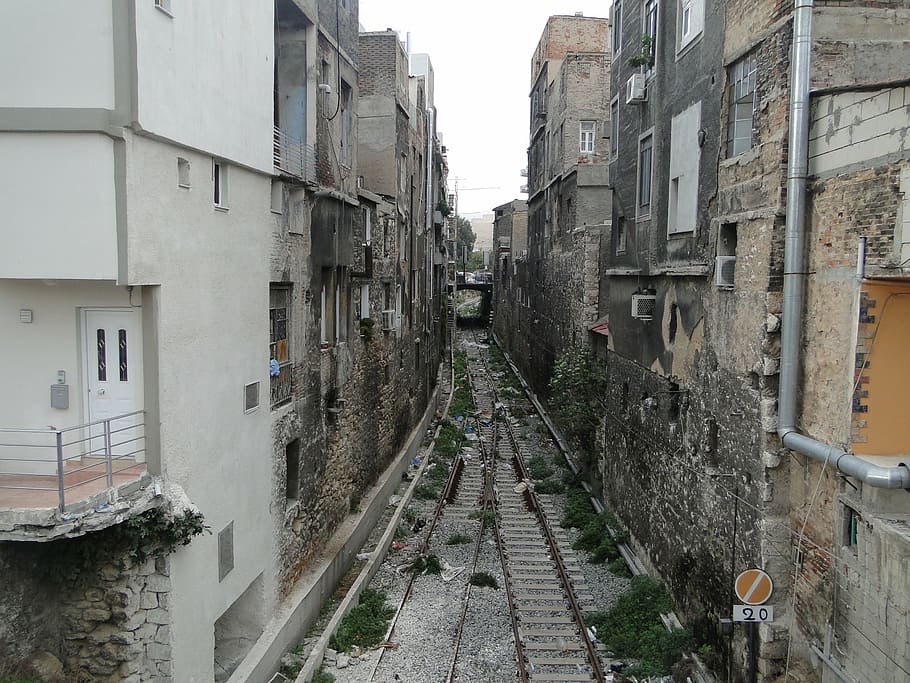 train, piraeus, drapetsona, slums, street, architecture, urban Scene HD wallpaper