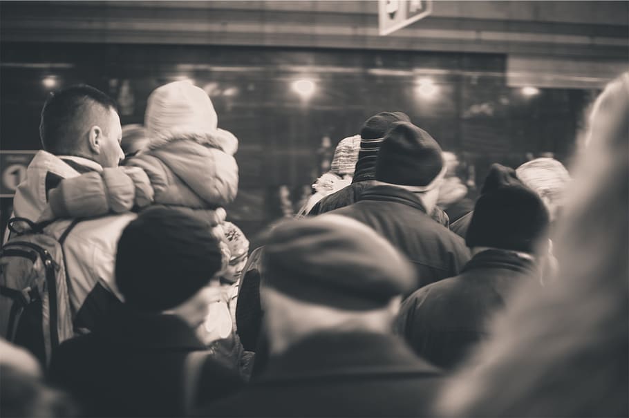 people, crowd, subway, winter, coats, hats, busy, group of people HD wallpaper