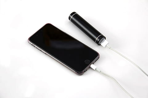 space gray iPhone 6 charging using black power bank, battery HD wallpaper
