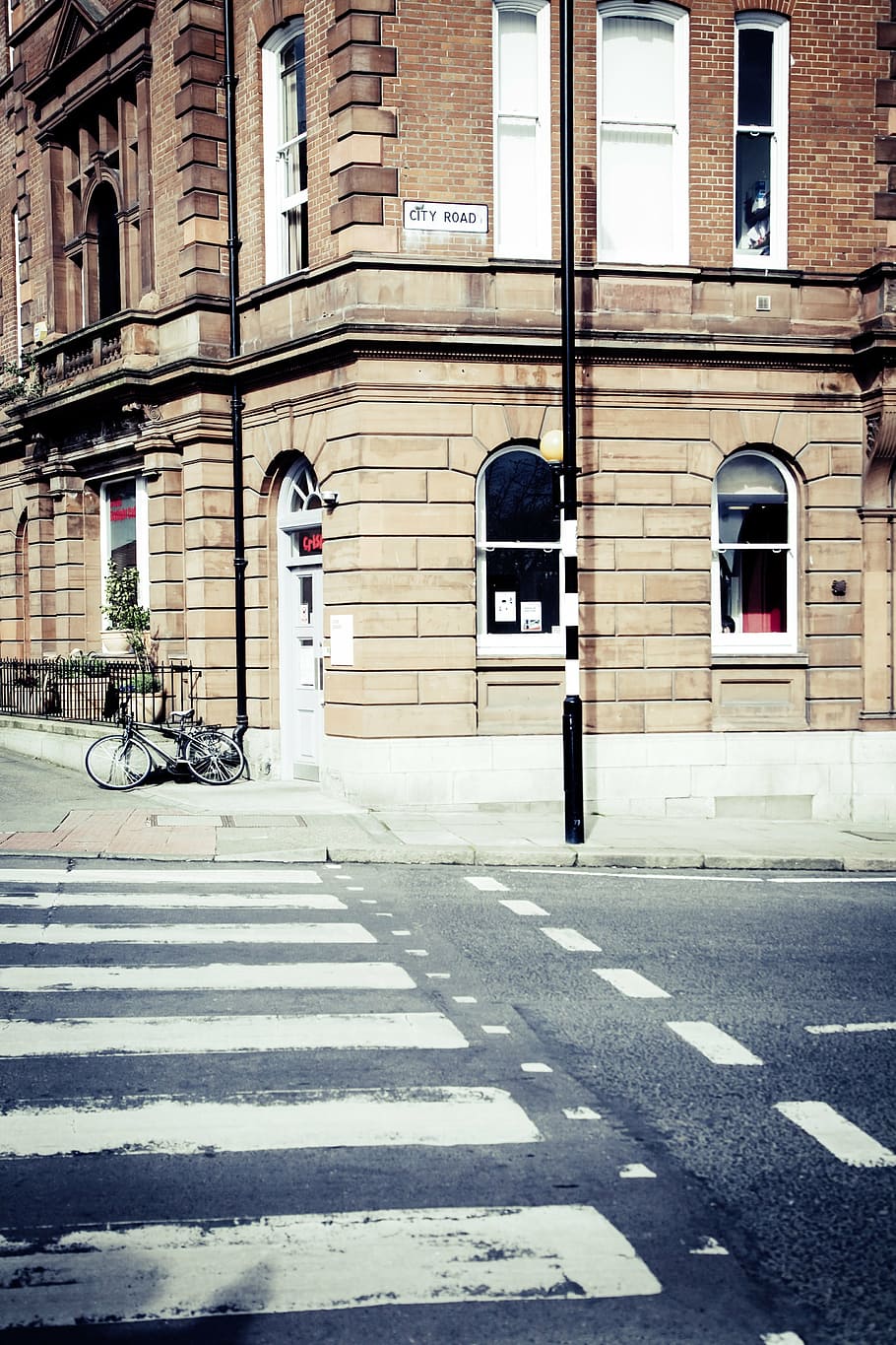 photography of pedestrian lane in front of building, zebra crossing HD wallpaper