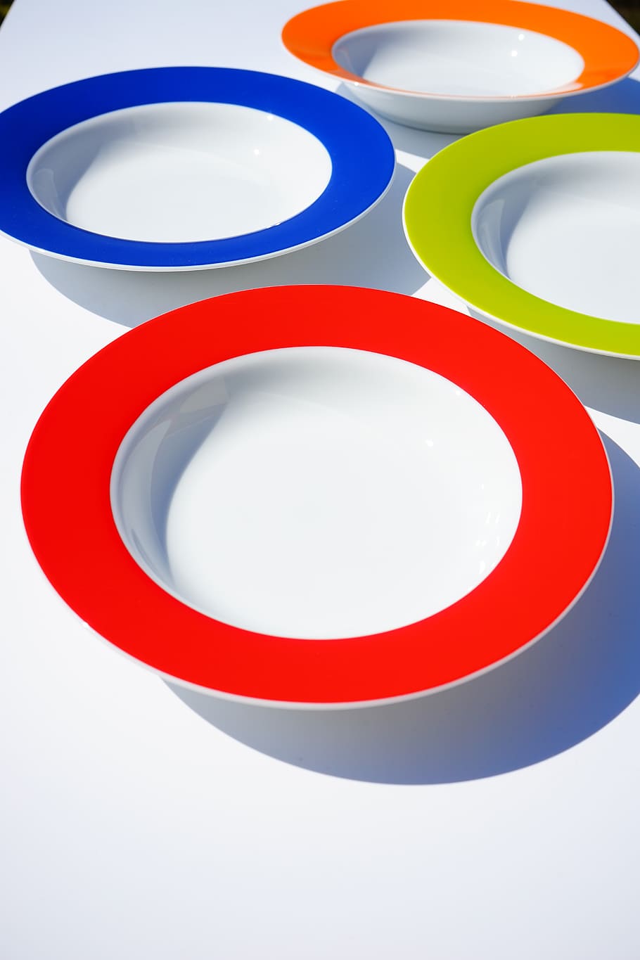 plate, tableware, colorful, red, porcelain, circle, geometric shape HD wallpaper