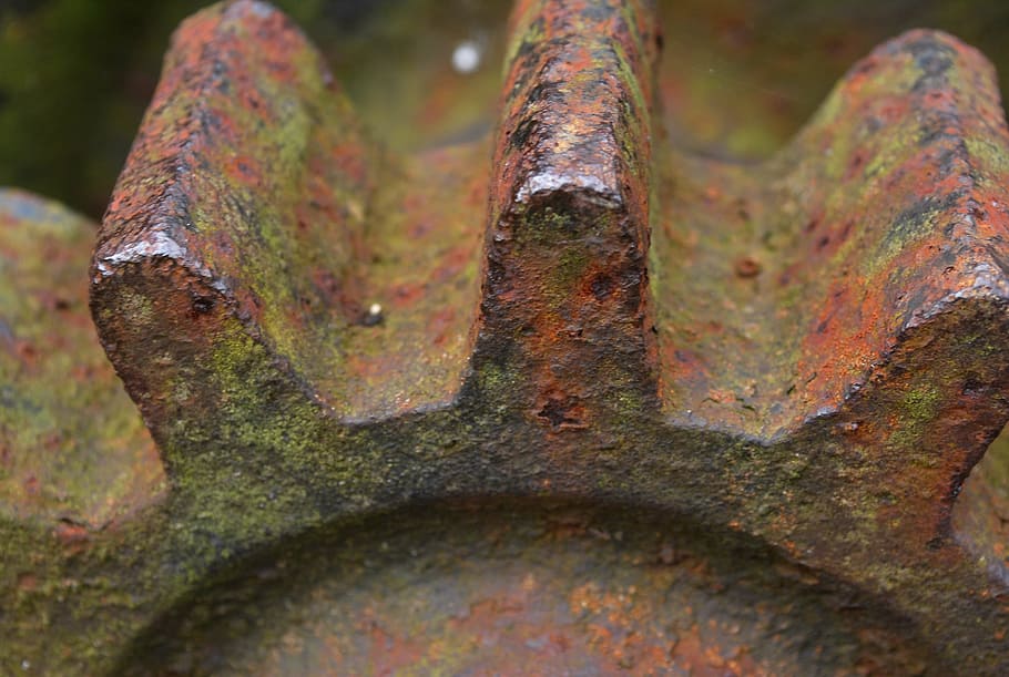 gear, gears, sprocket, rust, metal, macro, close-up, focus on foreground HD wallpaper