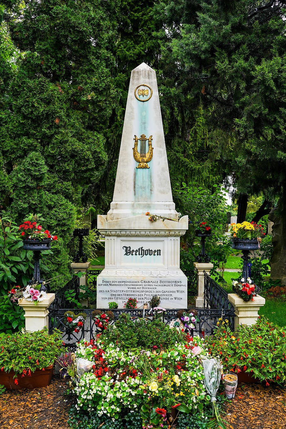 vienna's central cemetery, graves, tombstone, sad, austria
