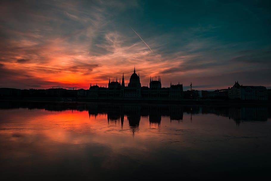 silhouette of building under gray sky during golden hour, silhouette of building during sunset HD wallpaper
