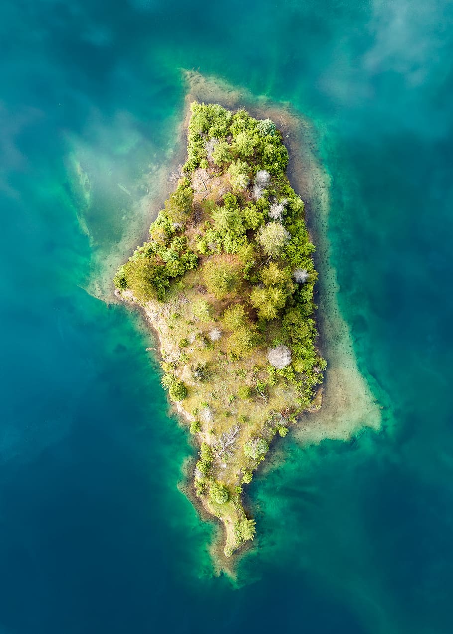 bird's eye view of islet, green island in the middle of body of water, HD wallpaper