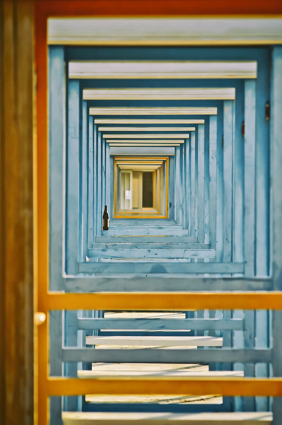 green frame photography, empty room with bottle place on blue wooden frame HD wallpaper