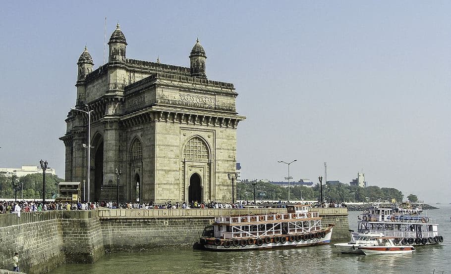 Ships with thousands of people to visit in Mumbai, India, boats