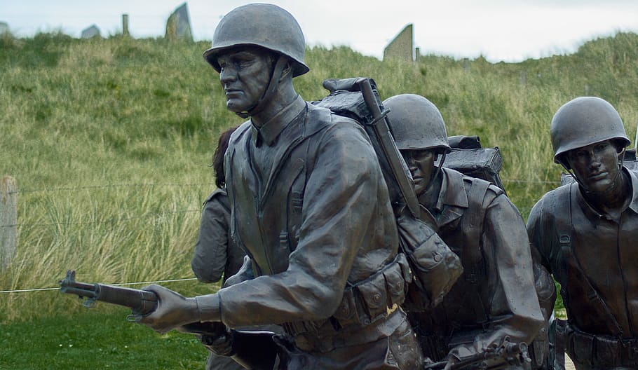 three soldier statues, d day, omaha beach, landing, soldiers, HD wallpaper