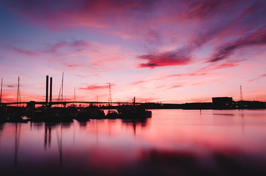 boats, dawn, dock, dusk, harbor, ocean, pier, sea, silhouette HD wallpaper
