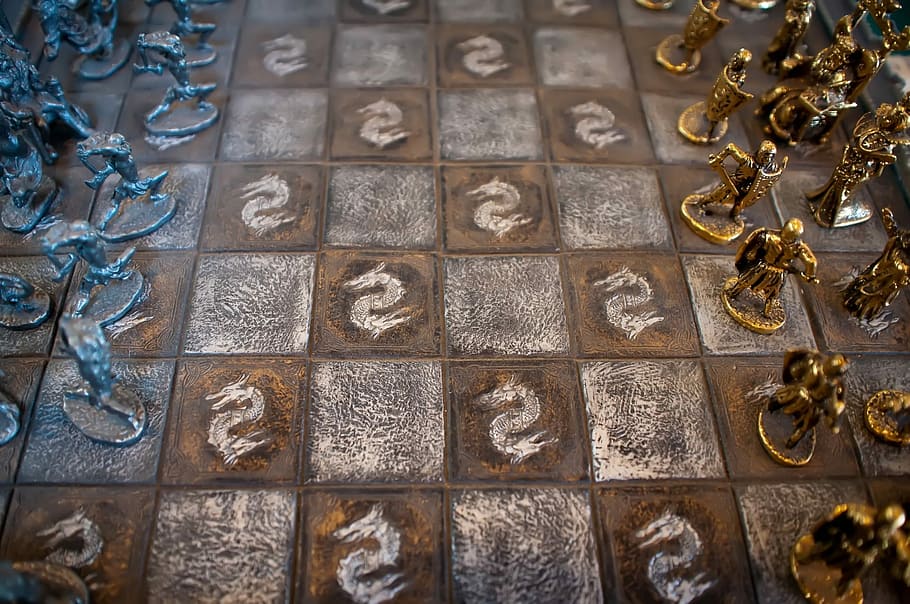 chess board with gold and silver chess piece set, Backlight HD wallpaper
