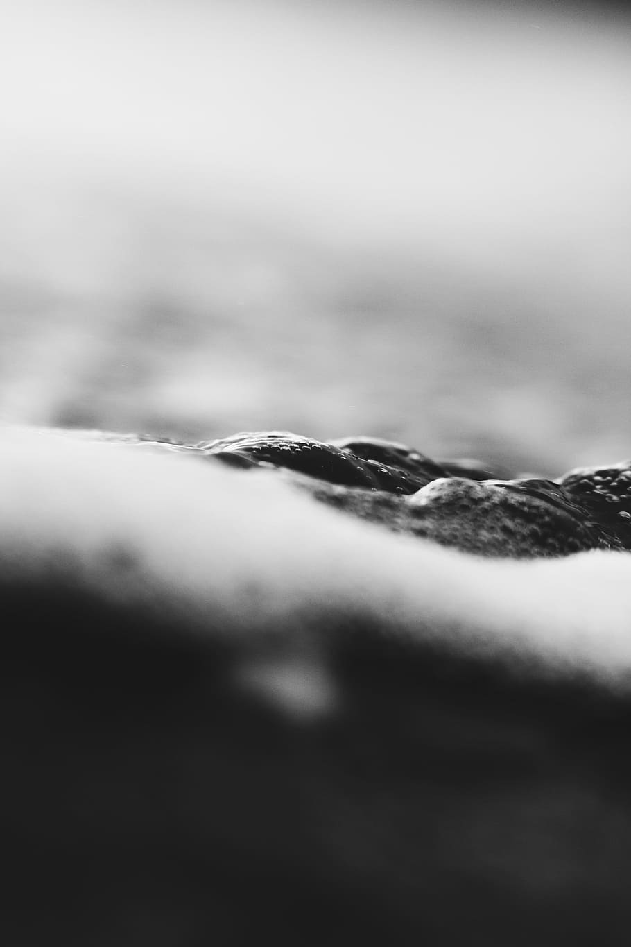 Black and white macro of water and bubbles with blurred background, nature, water, outdoors, sea HD wallpaper