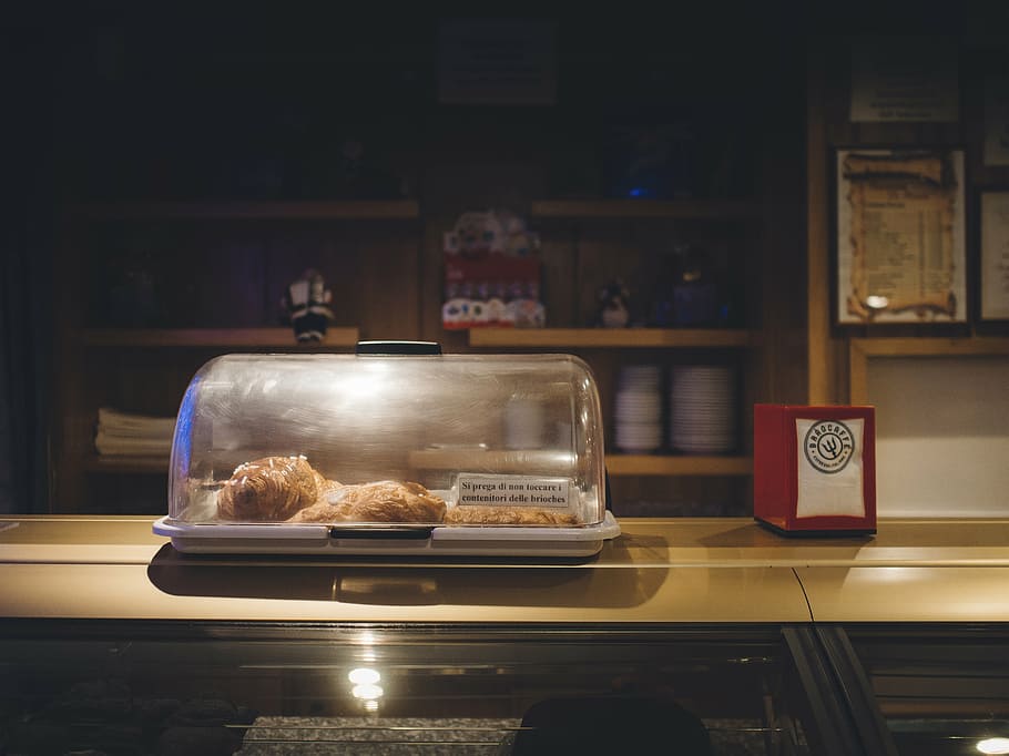 clear glass cloche, food, warmer, beige, table, top, cake, cafe HD wallpaper